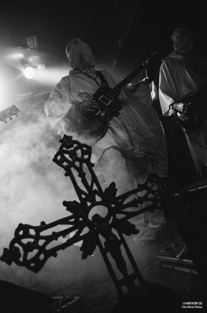 el-altar-del-holocausto-live-band_opt