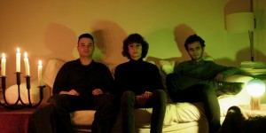 Exclusiva: «Carbon Wine» Tema Que Abrirá El Debut de Lewis & The Strange Magics