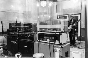 «Backlit»; Se Amenaza Tormenta En Lo Nuevo De Kowloon Walled City