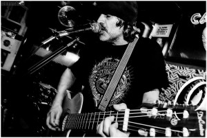 “El Látigo y Las Riendas”, primer avistamiento a lo próximo de Sergio Chotsourian