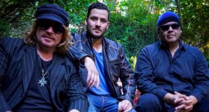 Teaser de “Six Wheeled Action Man Tank”, el nuevo split que trae de regreso a Avon