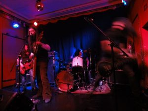 Notable para Black Capricorn con “Son And Daughter”, el cover a Queen