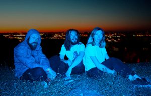 “Dark Lord”, es el videoclip animado proyectado por Straytones