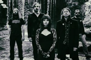 Ovnis y druidas conectan con el cosmos de Mammoth Weed Wizard Bastard en su nuevo videoclip, “The Spaceships Of Ezekiel”