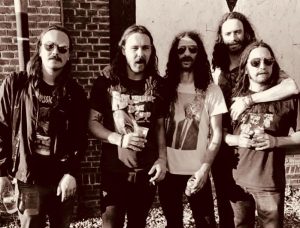 Los primeros rasgos del nuevo trabajo de Sacri Monti, llegan de la mano de “Waiting Room For The Magic Hour”