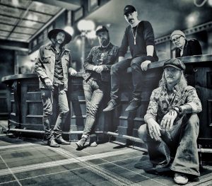 “Tall Sun Crooked Moon”, será la quinta entrega de Gin Lady