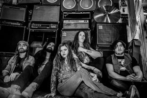 “Full Circles” será la secuela de Dead Feathers fijada para este otoño 