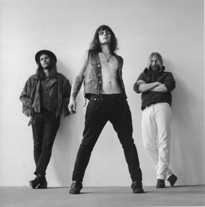 La historia del este europeo se refleja en el prometedor debut de Taraban. Escucha “The Plague” su nuevo videoclip…