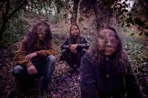 Acid Mess vuelve a derrochar su magia con “Hechicera”