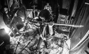 El single “Mayhem And Sex” abre la promoción para el lanzamiento físico de Las Historias