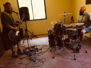 La ambición de At Devil Dirt sigue su manifiesto con “Now Swim In The Soul”