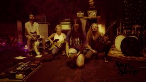 Vuelo rasante por la tuna desértica como tercer single de Stay To Sleep para su próximo registro