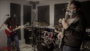 «Riddle Of Steel», la reaparición fulminante de Cactus Rojo