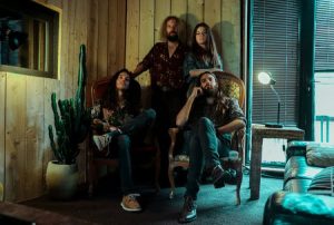 “Black Circus” la nueva penumbra inquietante que señala el camino del próximo álbum de Djiin