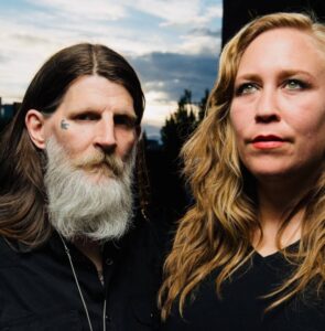 Los experimentales Earth se pasan al cine con “Even Hell Has Its Heroes”