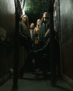 Swarm lanza el doble single “Sun Is The One/Weight”