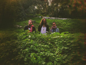 Previa para el debut de Bastard Sword con el single “Ghost In The Beehive”