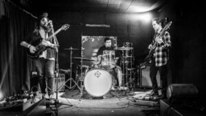 Astromelia sigue expandiendo su cósmico heavy psych con “Lighthouse” 