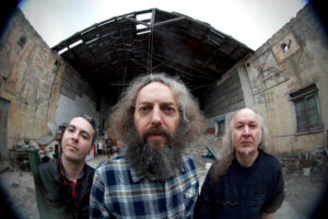 La veteranía de Deadpeach vuelve una década después con el nuevo “The Cosmic Haze And The Human Race”