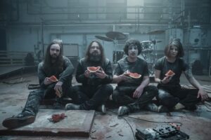 Slomosa firma por MNRK Heavy y anuncia su esperado segundo trabajo “Tundra Rock”